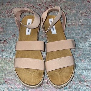 Worn once Women’s Steve Madden KIMMIE BLUSH Sandal - Size 9 💗